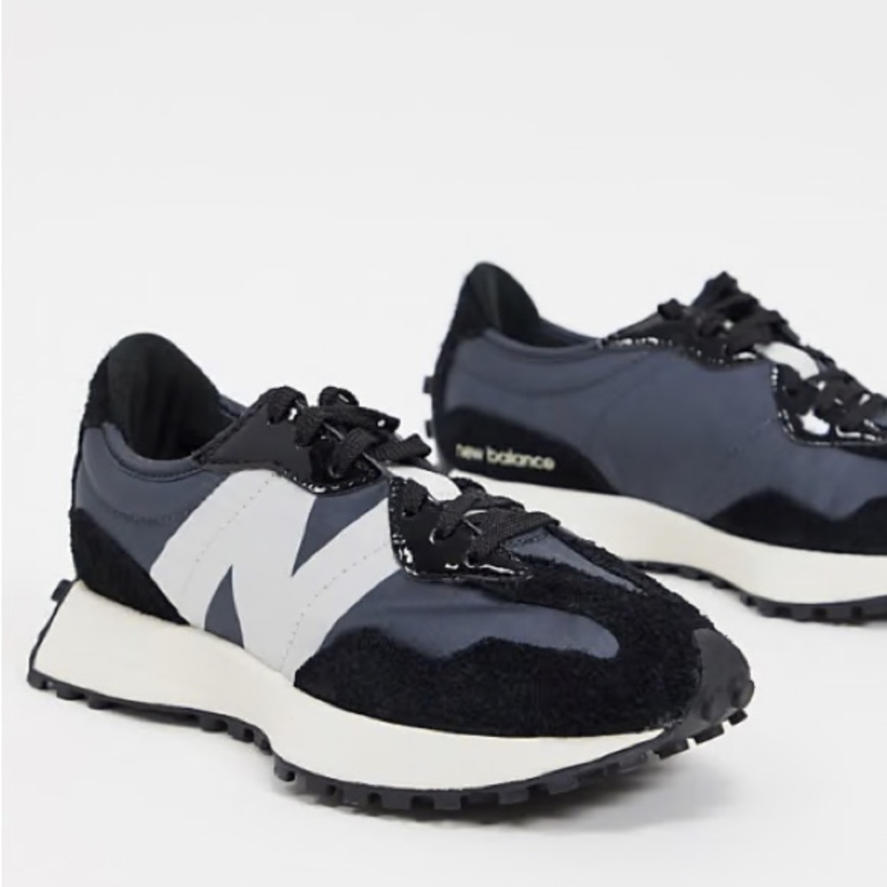 New Balance 327 Black and Gray Sneakers